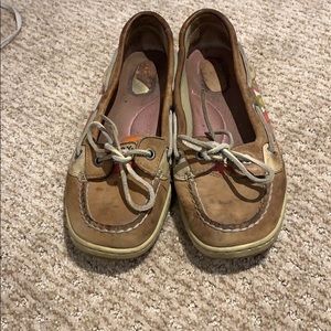 Size 7 1/2 sperries